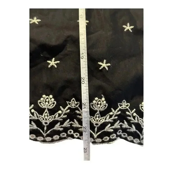 NEW Gap Size XS Black Sleeveless Blouse With White Embroidered Accents NWT - Picture 6 of 6